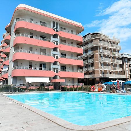 Apollo Fronte Mare Lejlighed Lido di Jesolo Eksteriør billede