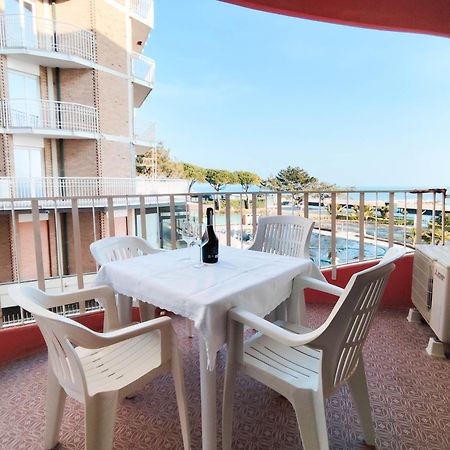 Apollo Fronte Mare Lejlighed Lido di Jesolo Eksteriør billede