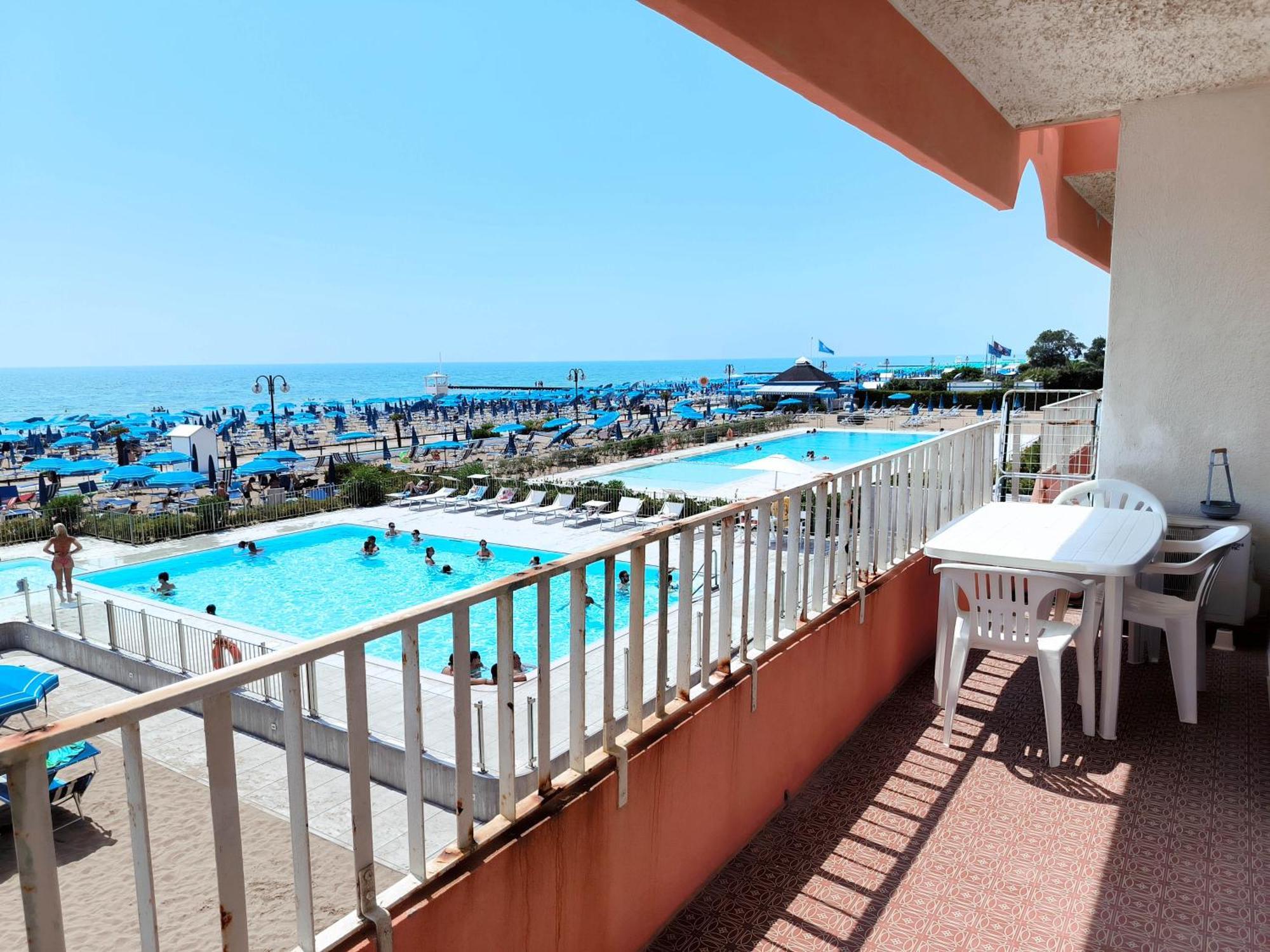 Apollo Fronte Mare Lejlighed Lido di Jesolo Eksteriør billede